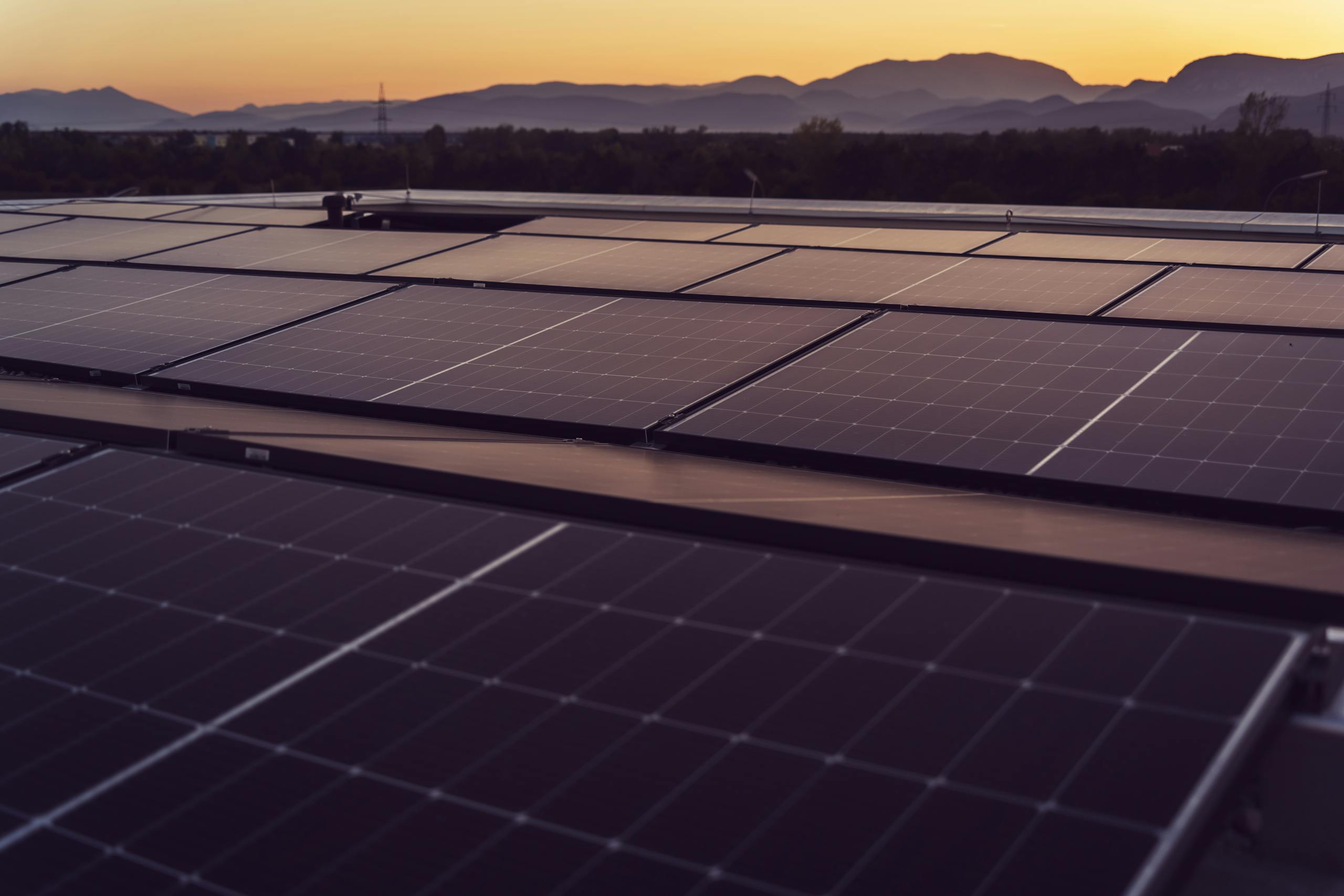 Does Limiting Power Fed into the Grid Really 'Hurt' PV Farms?
